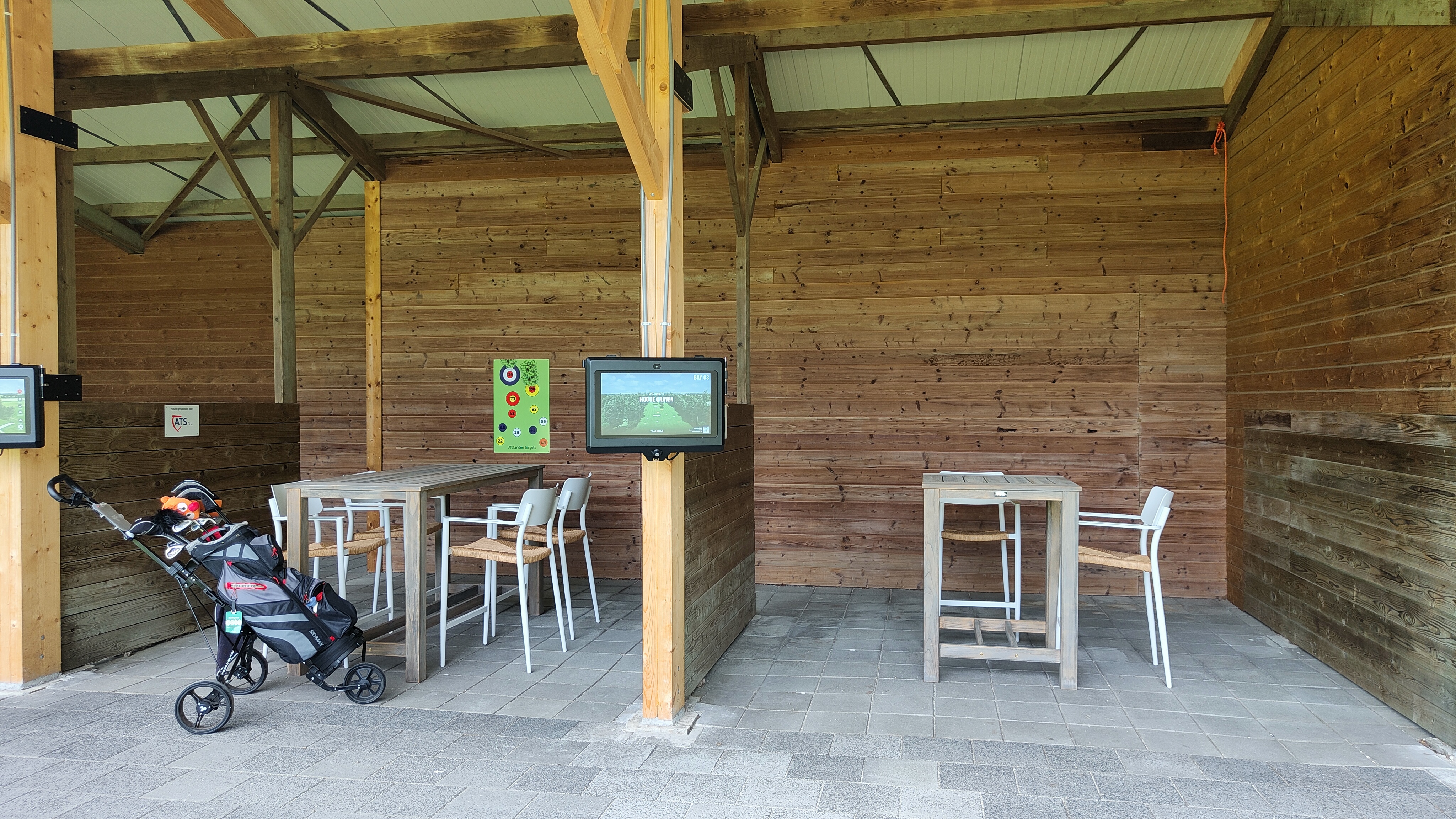 Nieuwe zitjes bij de driving range 