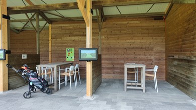 Nieuwe zitjes bij de driving range 